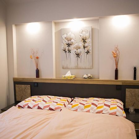 Апартаменты Kikelet Apartman Сомбатхей Экстерьер фото