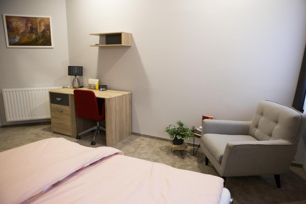 Апартаменты Kikelet Apartman Сомбатхей Экстерьер фото