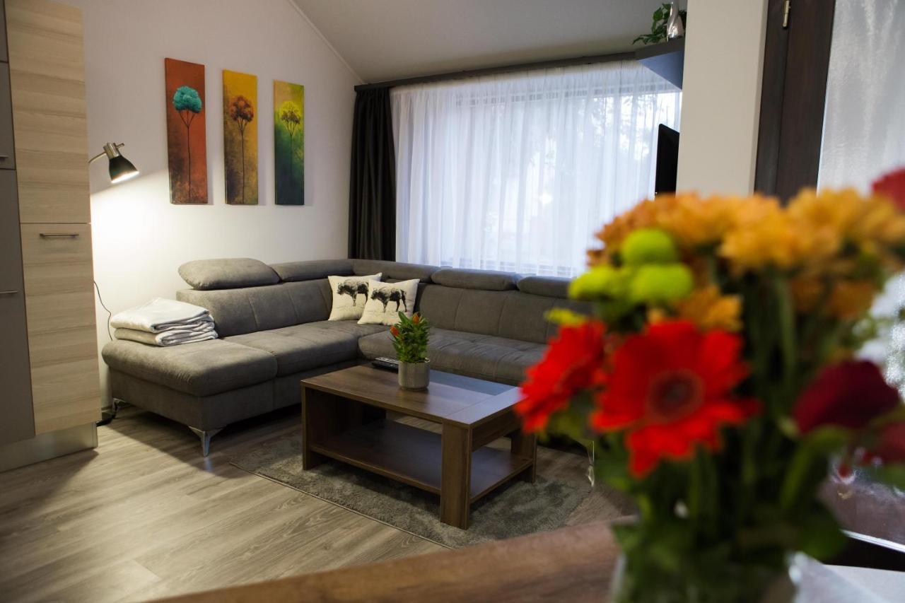Апартаменты Kikelet Apartman Сомбатхей Экстерьер фото