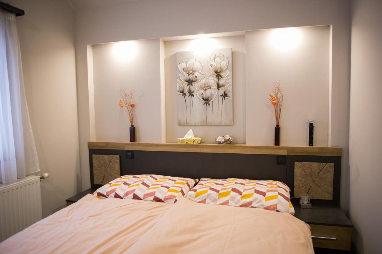 Апартаменты Kikelet Apartman Сомбатхей Экстерьер фото