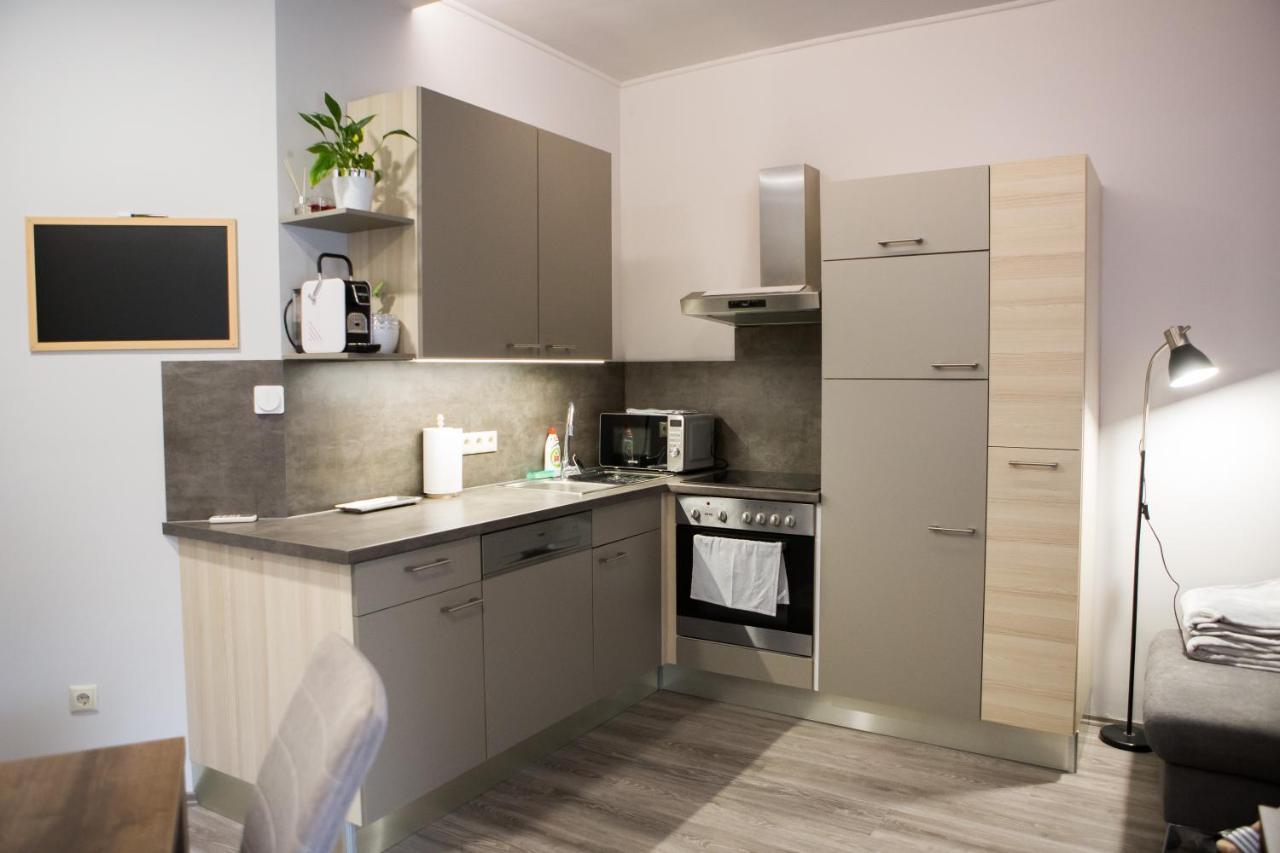 Апартаменты Kikelet Apartman Сомбатхей Экстерьер фото