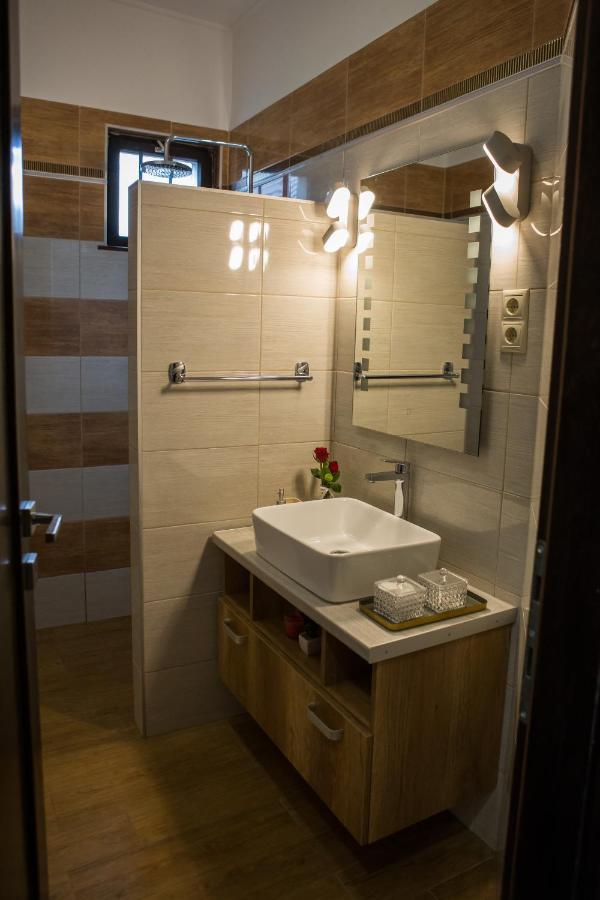 Апартаменты Kikelet Apartman Сомбатхей Экстерьер фото