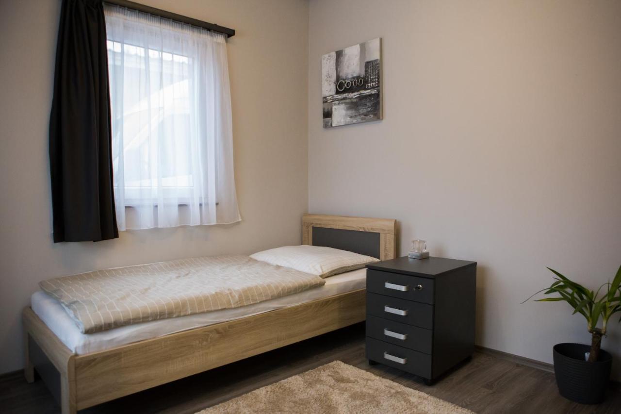 Апартаменты Kikelet Apartman Сомбатхей Экстерьер фото